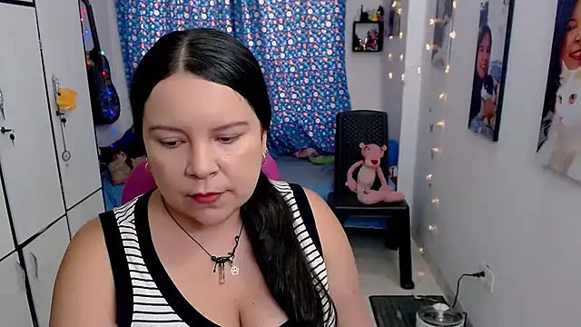 Snapshot of claryssa_ chatting on October 15, 7:38 pm claryssa online show from October 15, 7:38 pm