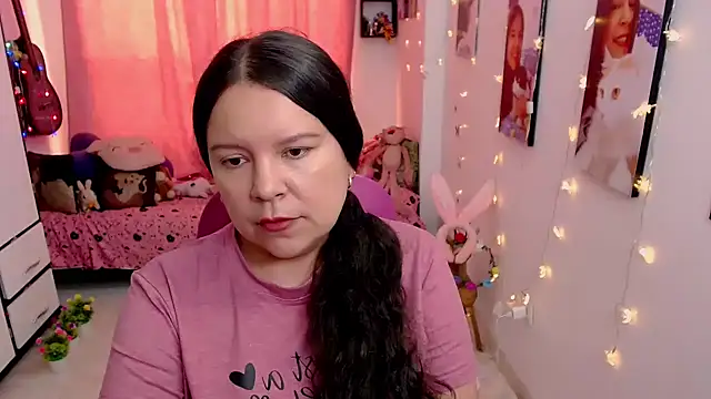 claryssa  online show from April 8, 8:11 pm