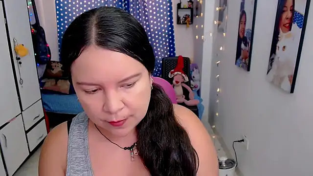 claryssa  online show from December 2, 8:00 pm