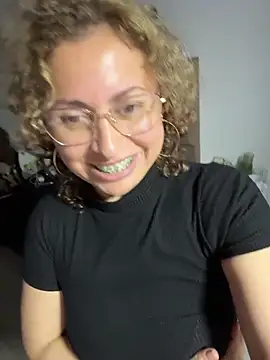 Snapshot of SheraHadee chatting on October 23, 1:11 am SheraHadee online show from October 23, 1:11 am