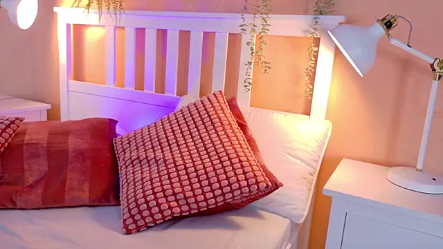 Snapshot of CristalCornner_ chatting on October 21, 8:13 pm CristalCornner online show from October 21, 8:13 pm