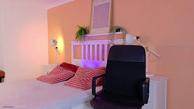 Snapshot of CristalCornner_ chatting on October 20, 8:12 pm CristalCornner online show from October 20, 8:12 pm