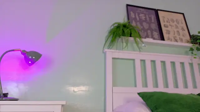 Snapshot of CristalCornner_ chatting on September 26, 7:55 pm CristalCornner online show from September 26, 7:55 pm