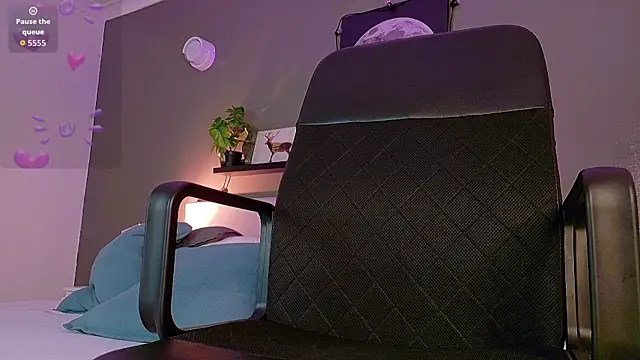 Snapshot of CristalCornner_ chatting on October 10, 8:03 pm CristalCornner online show from October 10, 8:03 pm