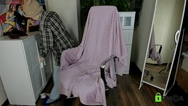 Snapshot of Melissa_Wells chatting on October 2, 8:36 pm Melissa Wells online show from October 2, 8:36 pm