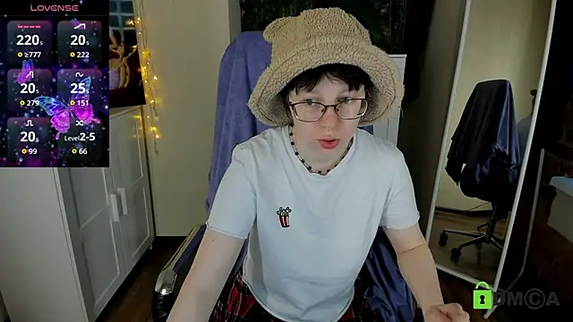 Snapshot of Melissa_Wells chatting on September 28, 3:28 pm Melissa Wells online show from September 28, 3:28 pm