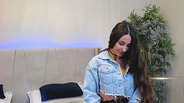 Snapshot of Miriam_fox chatting on October 9, 10:41 am Miriam fox online show from October 9, 10:41 am