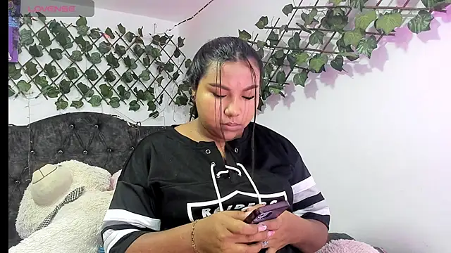 Snapshot of PaulinaSwan chatting on October 29, 3:58 pm PaulinaSwan online show from October 29, 3:58 pm