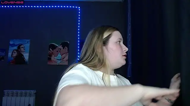 Snapshot of Light_Luna chatting on October 11, 1:47 pm Light Luna online show from October 11, 1:47 pm