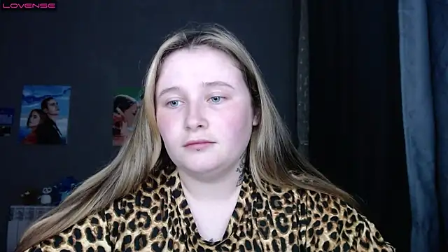 Snapshot of Light_Luna chatting on September 17, 3:21 pm Light Luna online show from September 17, 3:21 pm