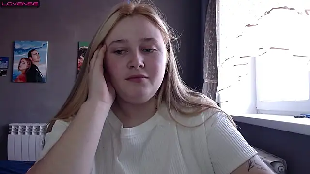 Snapshot of Light_Luna chatting on October 20, 7:22 am Light Luna online show from October 20, 7:22 am