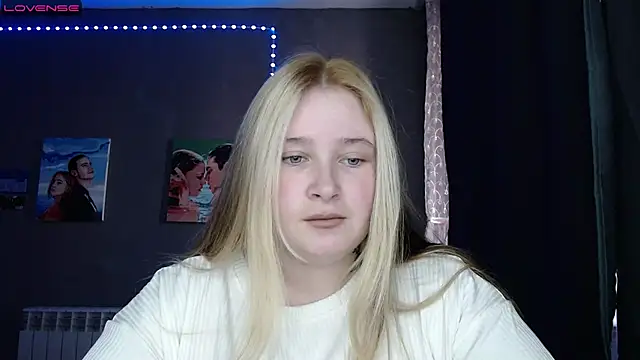 Snapshot of Light_Luna chatting on October 19, 7:21 am Light Luna online show from October 19, 7:21 am