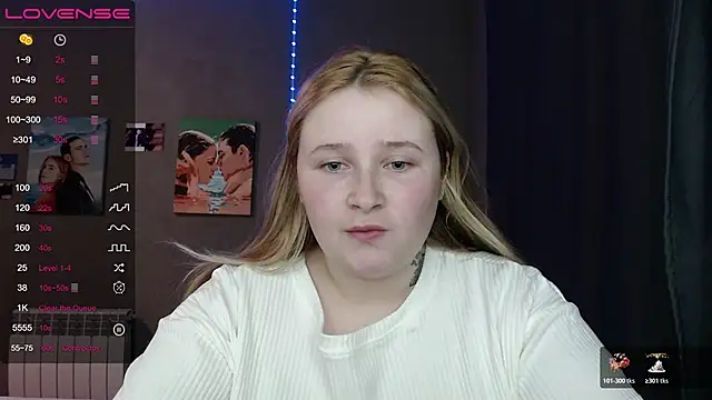 Snapshot of Light_Luna chatting on October 31, 3:05 pm Light Luna online show from October 31, 3:05 pm