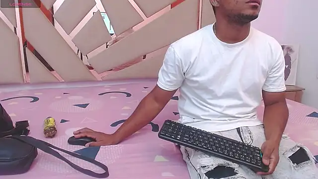 Snapshot of you_and_i9 chatting on October 20, 7:39 pm you and i9 online show from October 20, 7:39 pm