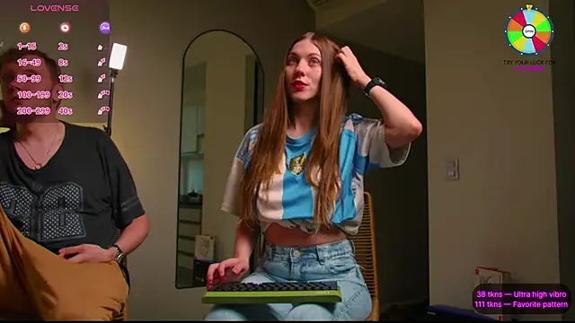 Snapshot of VunderSEX chatting on October 23, 6:47 pm VunderSEX online show from October 23, 6:47 pm