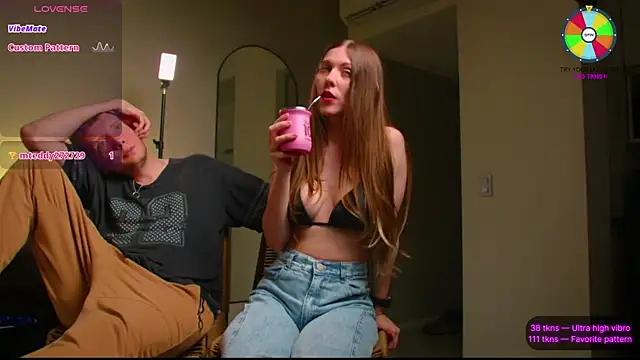 Snapshot of VunderSEX chatting on October 18, 6:42 pm VunderSEX online show from October 18, 6:42 pm