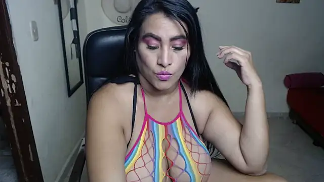 Snapshot of Debora_1_2_3 chatting on October 29, 3:00 am Debora 1 2 3 online show from October 29, 3:00 am