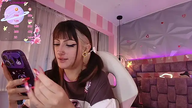 Snapshot of Candy_morgan412 chatting on September 28, 12:43 pm Candy morgan412 online show from September 28, 12:43 pm