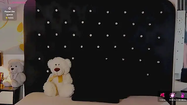 OliviaShaw23 online show from March 4, 9:21 pm