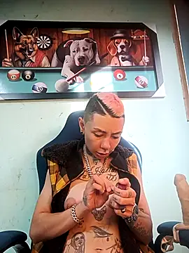 Snapshot of real_fenix chatting on October 16, 8:44 pm real fenix online show from October 16, 8:44 pm