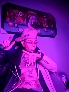 Snapshot of real_fenix chatting on October 2, 10:09 am real fenix online show from October 2, 10:09 am