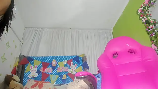 KEYRA-MILLER- online show from April 6, 6:42 pm