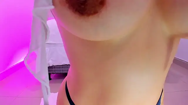 Snapshot of Leah_Grey chatting on October 29, 11:58 am Leah Grey online show from October 29, 11:58 am