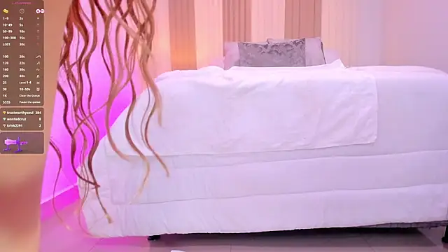 Snapshot of Leah_Grey chatting on October 7, 12:20 pm Leah Grey online show from October 7, 12:20 pm