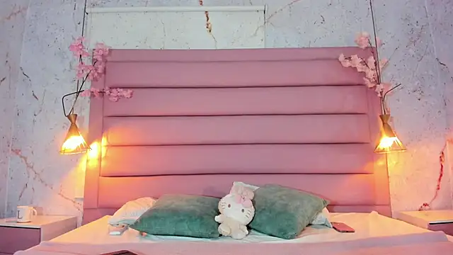 Snapshot of Lezy_ chatting on October 3, 7:41 pm Lezy online show from October 3, 7:41 pm