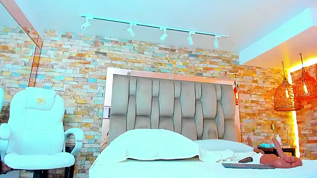 karla dunn online show from December 4, 8:53 pm