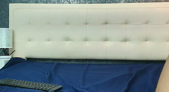 Cloeandtyfanny online show from April 11, 7:50 pm