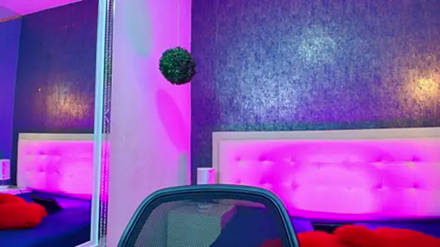 Cloeandtyfanny online show from November 21, 8:44 pm