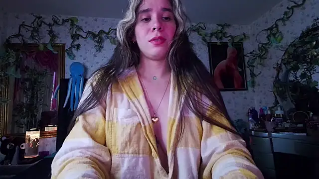 Snapshot of Elizabeth77_ chatting on October 13, 8:11 pm Elizabeth77 online show from October 13, 8:11 pm