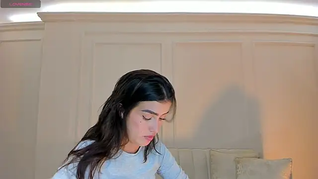 PaulinaSantos  online show from April 6, 7:04 pm