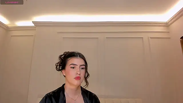 PaulinaSantos  online show from June 24, 7:24 pm