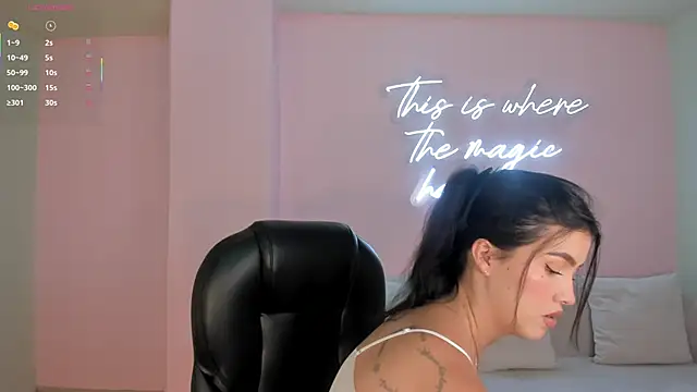 PaulinaSantos  online show from September 27, 7:32 pm