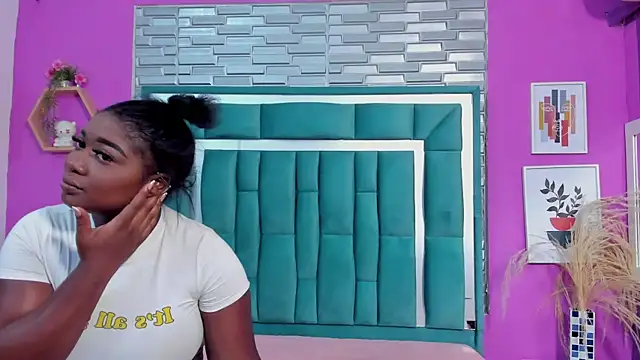 Snapshot of LORENSCOLLINS chatting on October 7, 12:53 pm LORENSCOLLINS online show from October 7, 12:53 pm