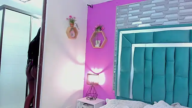 Snapshot of LORENSCOLLINS chatting on September 16, 1:19 pm LORENSCOLLINS online show from September 16, 1:19 pm