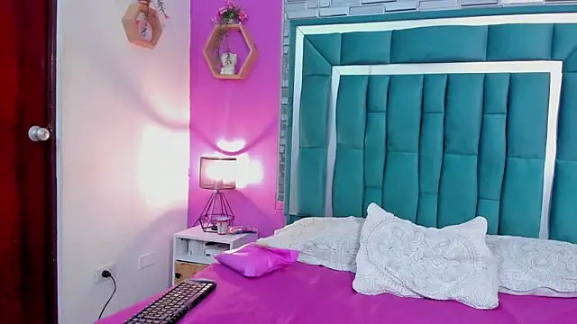 Snapshot of LORENSCOLLINS chatting on September 24, 8:52 pm LORENSCOLLINS online show from September 24, 8:52 pm