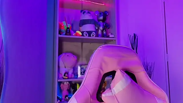 EmilyMiller  online show from March 30, 3:00 pm