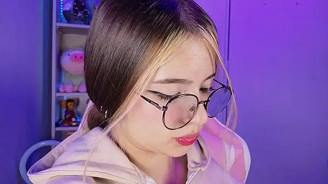 Snapshot of EmilyMiller_ chatting on October 4, 9:08 pm EmilyMiller  online show from October 4, 9:08 pm