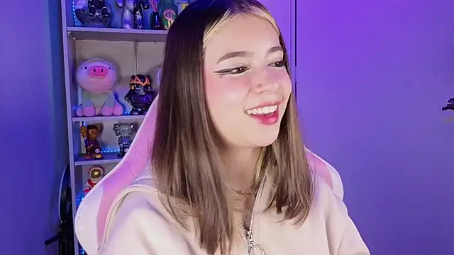 Snapshot of EmilyMiller_ chatting on October 15, 5:26 pm EmilyMiller  online show from October 15, 5:26 pm