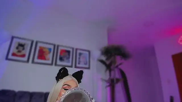 Taylor  foxxx online show from October 2, 5:01 am