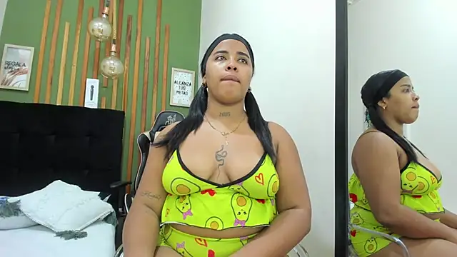 Snapshot of AichaBrown chatting on September 20, 4:22 am AichaBrown online show from September 20, 4:22 am