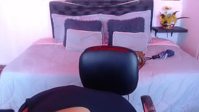 Snapshot of Dominik_girl chatting on September 10, 7:47 pm Dominik girl online show from September 10, 7:47 pm