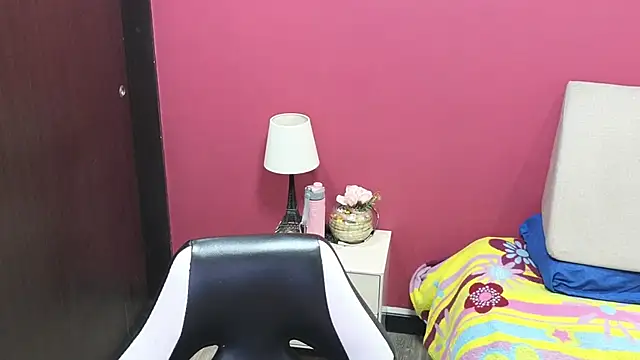 Kaily jonness online show from September 24, 9:30 am