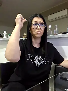 Snapshot of Milf_Abigail chatting on October 4, 1:44 am Milf Abigail online show from October 4, 1:44 am