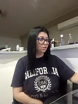 Snapshot of Milf_Abigail chatting on October 24, 2:40 am Milf Abigail online show from October 24, 2:40 am