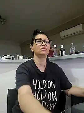 Snapshot of Milf_Abigail chatting on September 20, 4:11 am Milf Abigail online show from September 20, 4:11 am