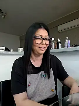 Snapshot of Milf_Abigail chatting on September 25, 5:06 am Milf Abigail online show from September 25, 5:06 am